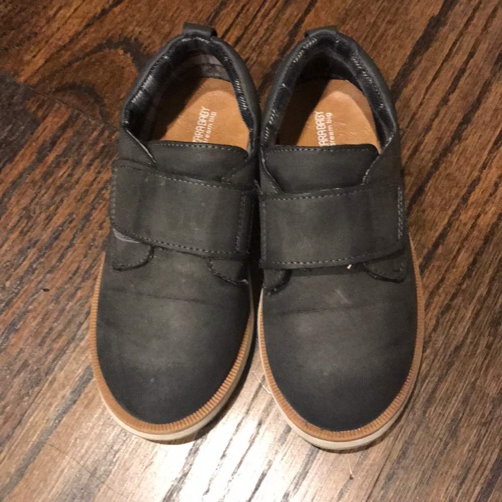 Zara size 25 toddler boy shoes